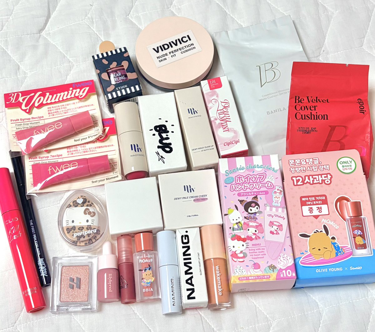 rieeirss's tweet image. #event 
rt+follow 추첨 1분 
사진에 있는 제품 전부 드릴게요🫶🏻

한 달 안에 추첨/일회성 팔로우 사절
택배비 부담 가능하신 분만 참여 부탁드립니다!