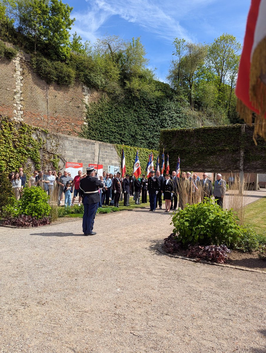 Prefet80's tweet image. #Engagement I La directrice de cabinet du@Prefet80 a présidé la cérémonie en hommage au gendarme GARIN à l'occasion de la fin du cursus de la 8e promotion des cadets de la@Gendarmerie_080

👉Il a été le premier gendarme fusillé en France par la Gestapo pour actes de résistance