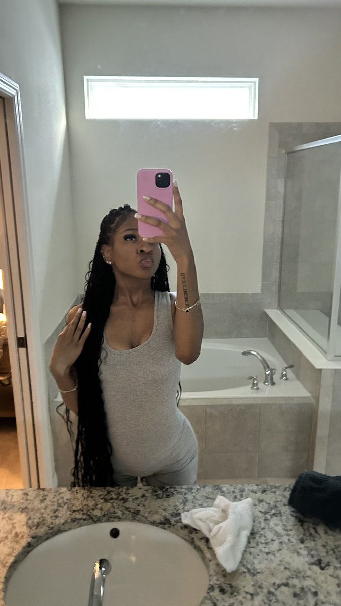 janae tweet media