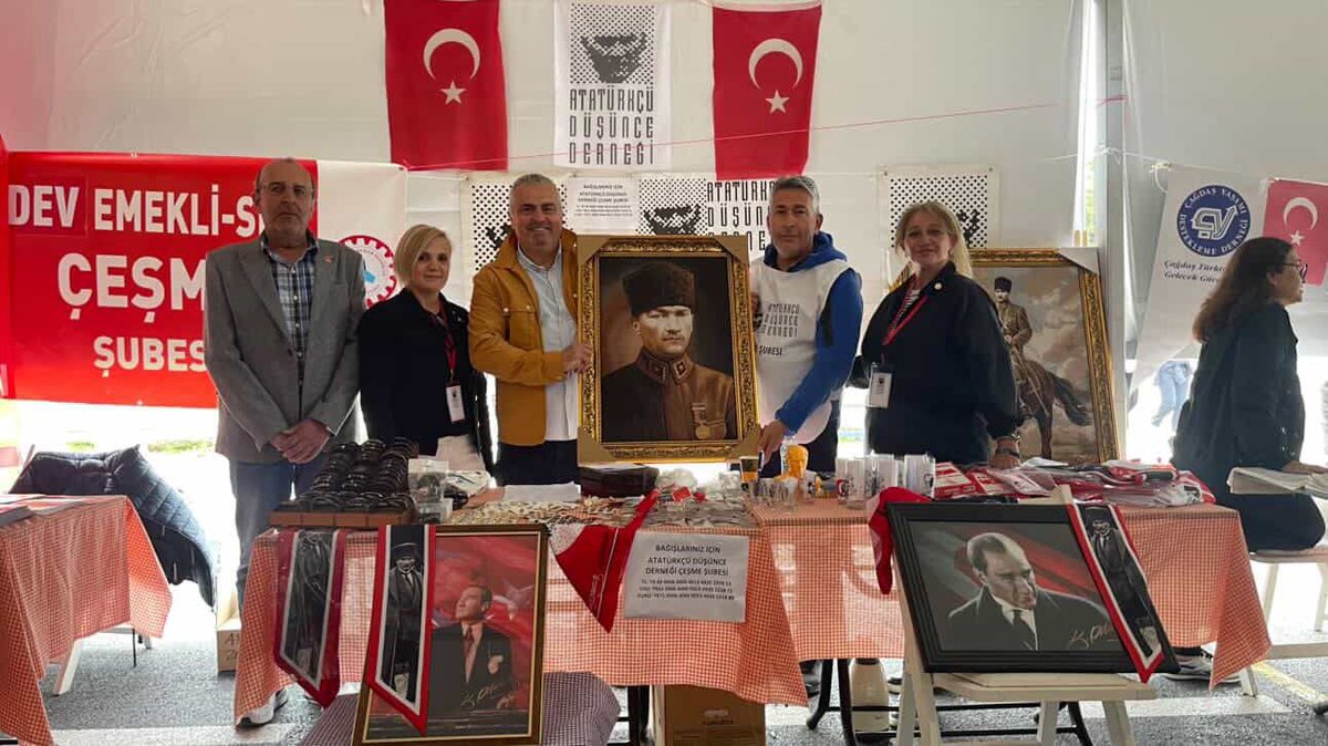 CesmeIlce's tweet photo. 15.Uluslararası Alaçatı Ot Festivali; lezzetlerin yanı sıra dayanışma ve üretimin de buluşma noktası. Festival kapsamında sivil toplum kuruluşları ve dernekleri ziyaret ettik. Emek veren tüm yapılara teşekkür ediyor, bu birlikteliğin artarak sürmesini diliyoruz. https://t.co/o7se64JyR5