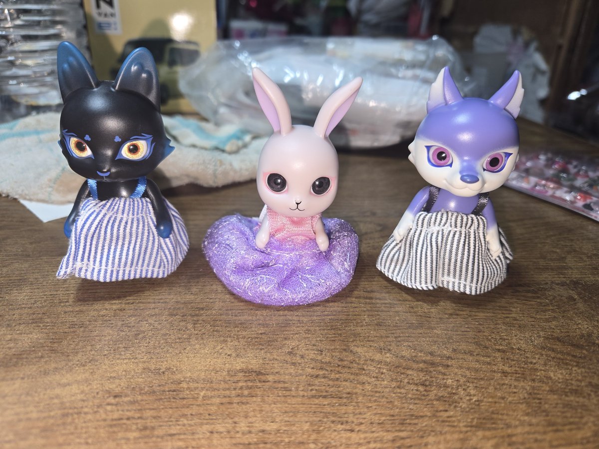 今日、新たにお迎えした、カプセルドールの、薄ピンクウサギちゃん、黒