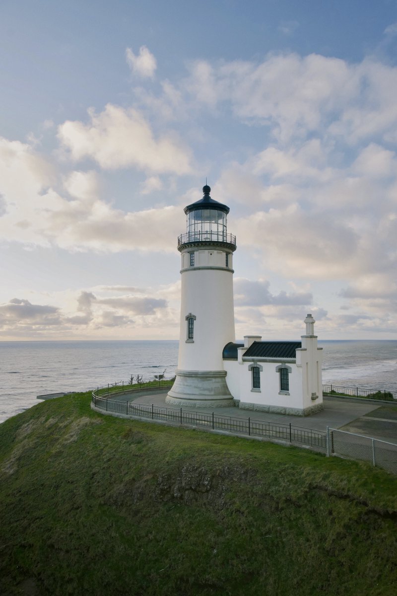 StateWaTourism's tweet image. Completed in 1898, North Head Lighthouse adds a whole lot of charm to Washington’s southwest coastline. Visit Cape Disappointment State Park to see it for yourself and enjoy sweeping views of the Pacific Ocean. #StateOfWaTourism #WaState #PNW