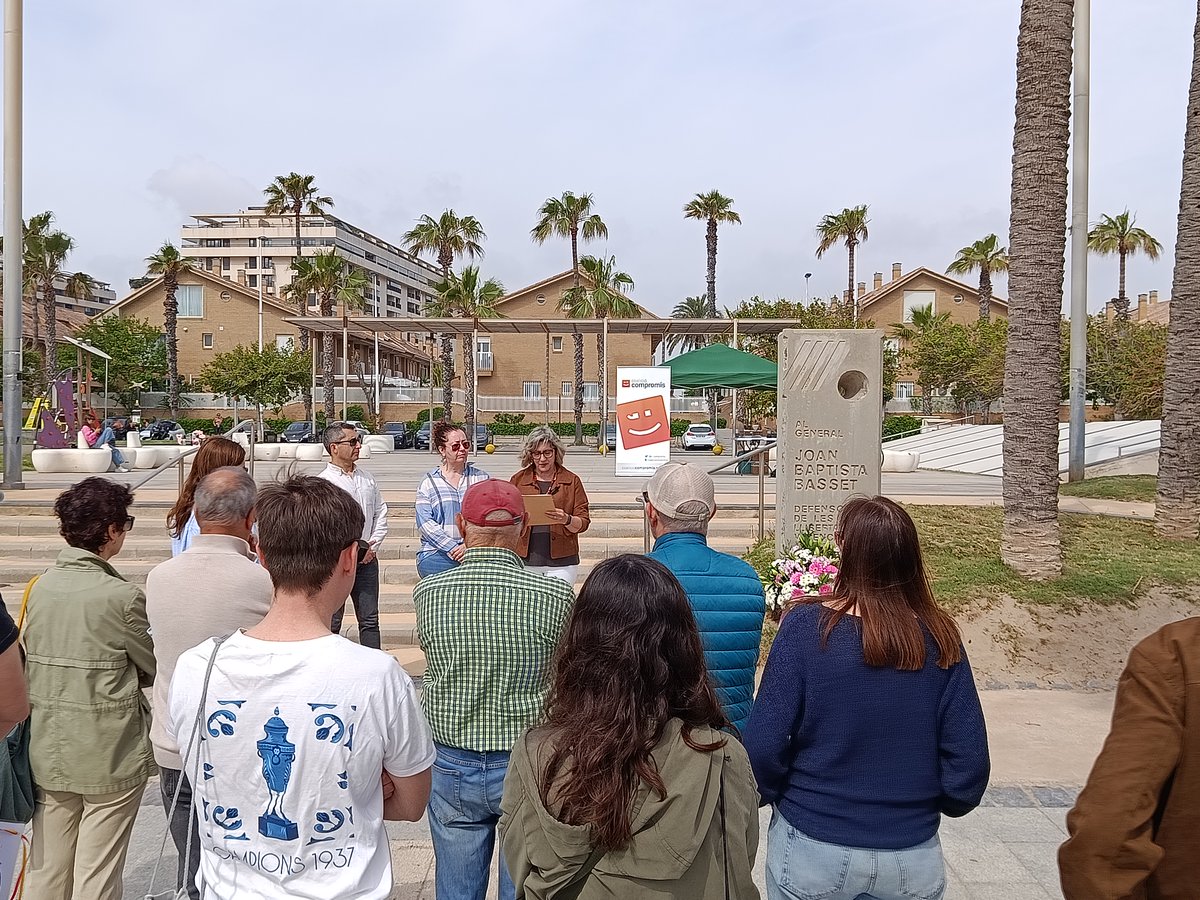 CompromisAlb's tweet photo. Hui hem celebrat el #25abril amb un homenatge al monolit del General Basset, a La Patacona.
Perquè no hem d'oblidar els nostres orígens si volem aconseguir un futur digne.

Visca el País Valencià!! 🧡@compromis https://t.co/NkQcnYhvbg