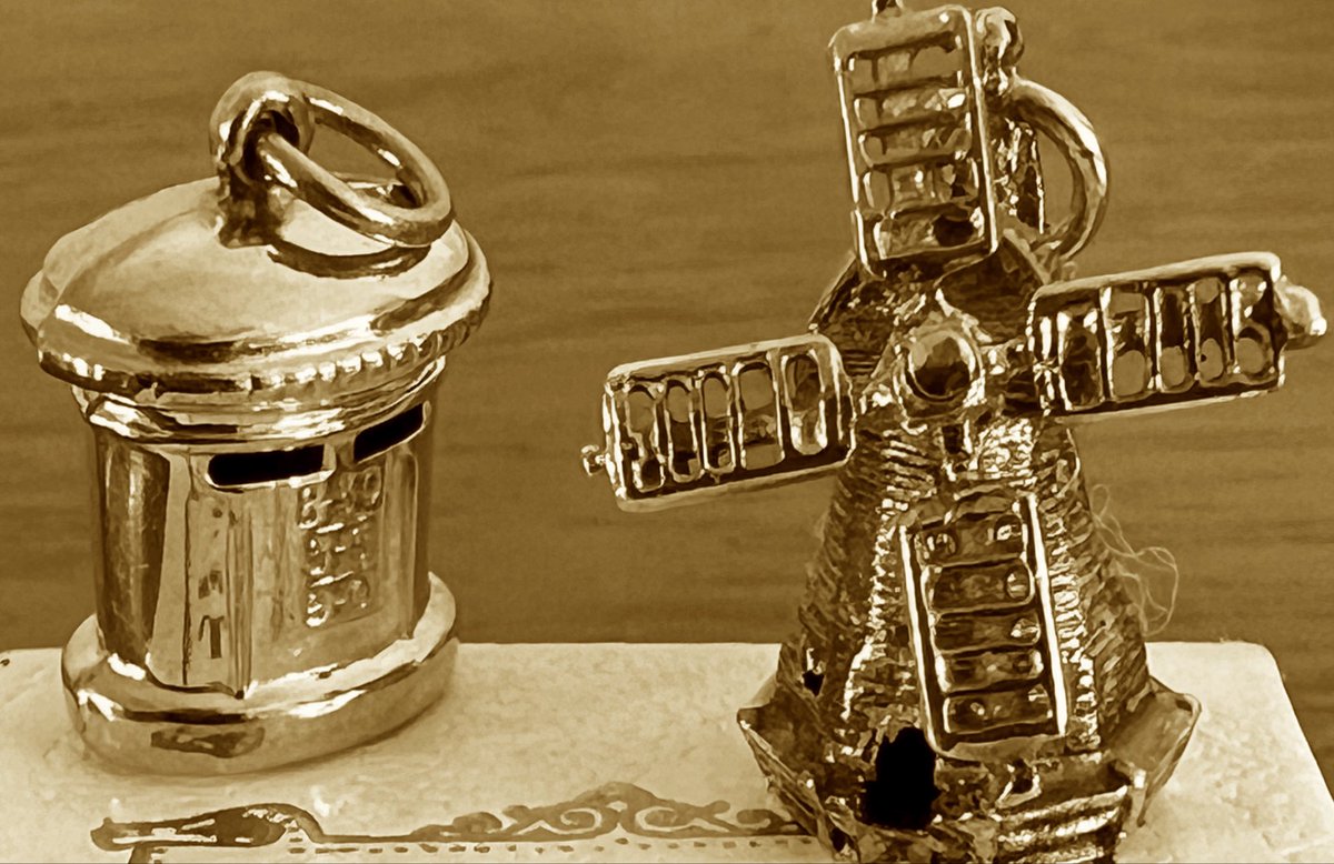 CatoCrane's tweet image. @buyingbritish Have You Had a Charmed Life ?  A Small Fortune on Your Wrist ?  @shrewsmorris  @JuliaMirylees @LivEchonews @WestKirbyToday @HoylakeRNLI @RNLI @liverpoolphil @WooltonGolfClub #Gold #Charms  #Bracelets @Audefledis @welcome_dogs @Knutsforddirect @MyDigitalWirral