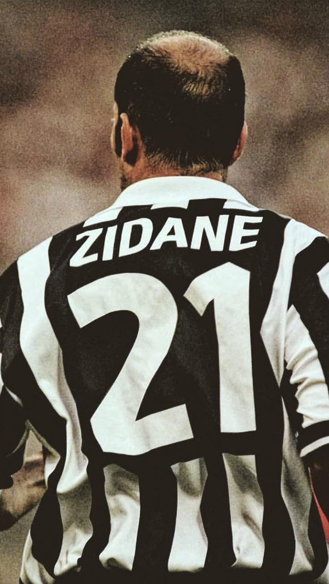 UniversalWalls's tweet image. First touch Maestro 
#Zidane #France