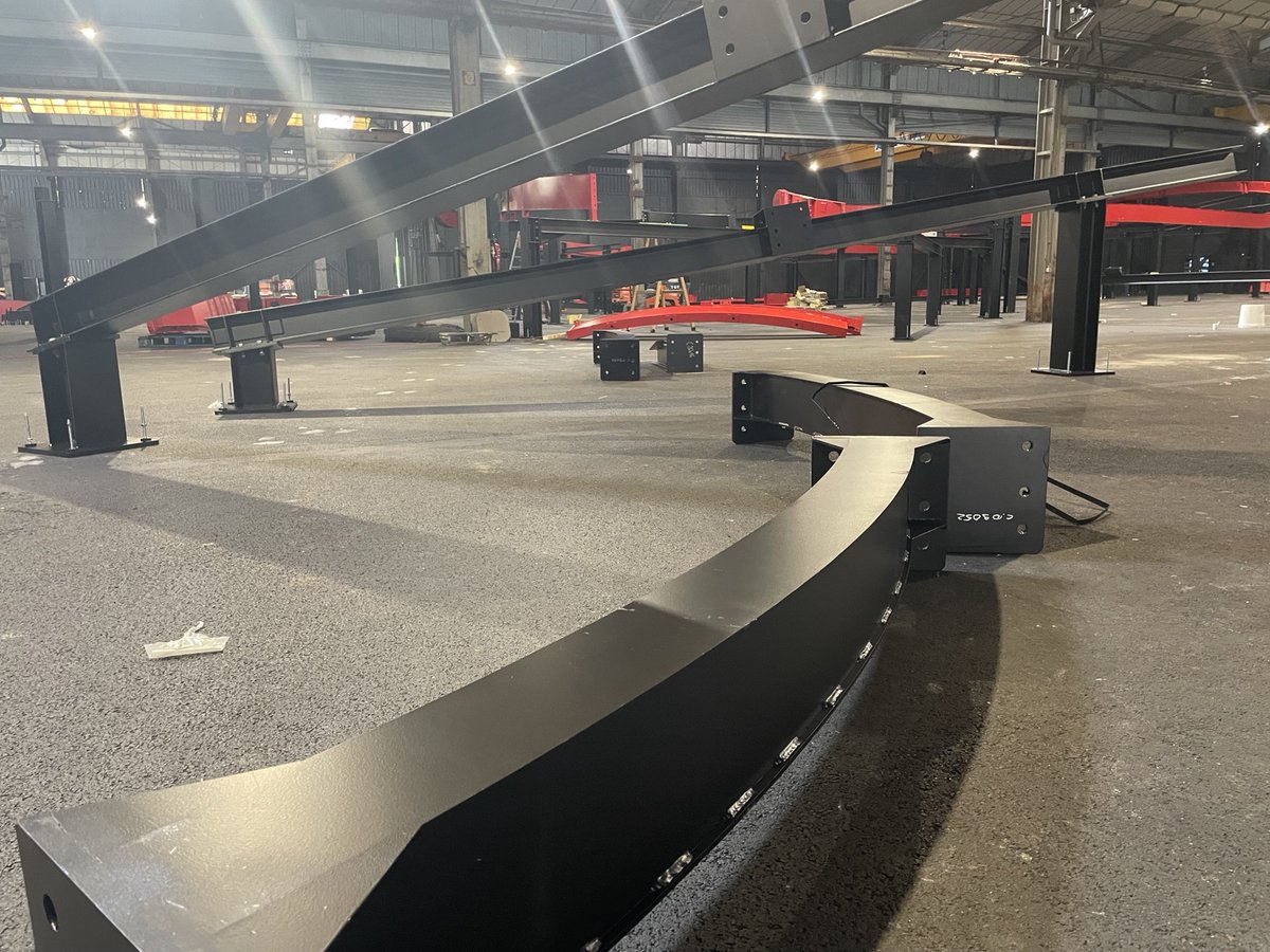 jmk_official's tweet photo. JMK LIÈGE - Suivi travaux - Semaine 2️⃣
Etape 3 - réparation asphalte ✅
Etape 4 - installation de la base de la nouvelle structure-étage ✅
#jmkarting #karting #liege #fleron #nouvellepiste https://t.co/V2PsOlOmpo