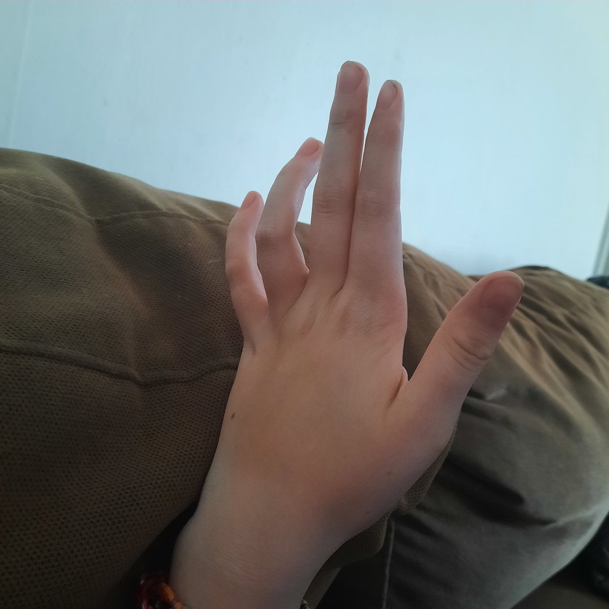 pastel_bunnii's tweet image. #FunFact My hands stop working sometimes and it makes my fingers unable to stretch out fully