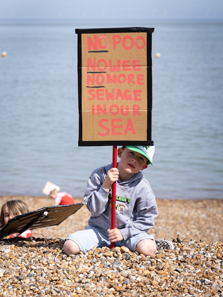 CommunityAd's tweet image. Hundreds came together from Tankerton Lifeguard Hut to Swalecliffe sewage works, showing unity and passion for protecting local waters
The march highlighted growing community engagement around cleaner seas and the future of our coastline, 
#Whitstable #CleanWater #Kent #News