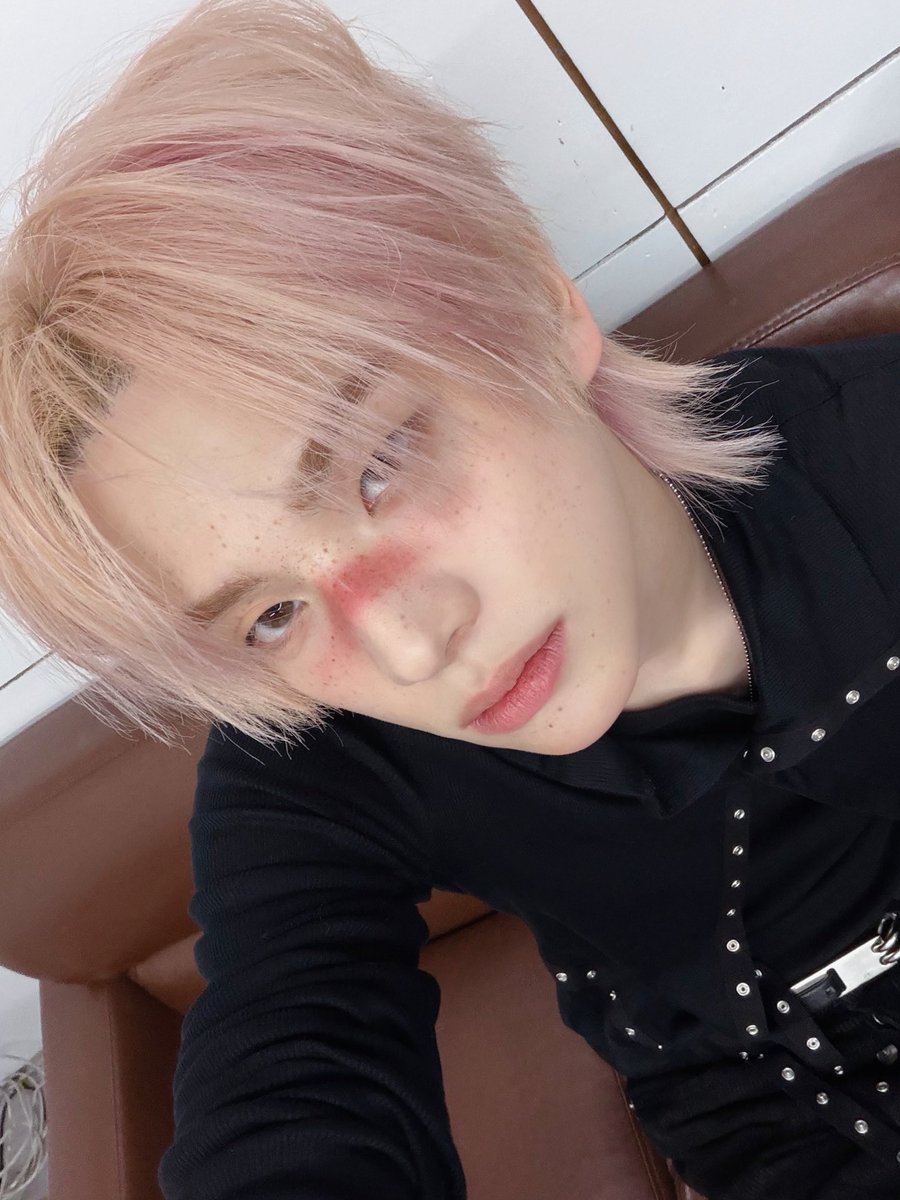 demisodaapple__'s tweet image. #sameperson