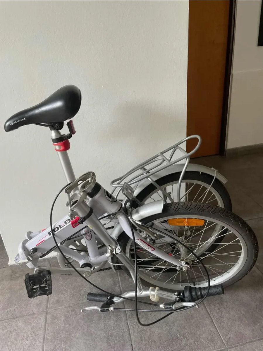 chino_chinchu's tweet photo. Estimados: tengo acá esta AURORITA FOLDING TOWN 20 de #marida cuando la usaba en CABA. Acá ni se puede usar. Es color rojo, estuvo guardada 6 años sin uso, habria que hacerle un service. Si a alguien le interesa, arreglamos un número y sale en transporte. PLIS RT. https://t.co/qRff25DgY3