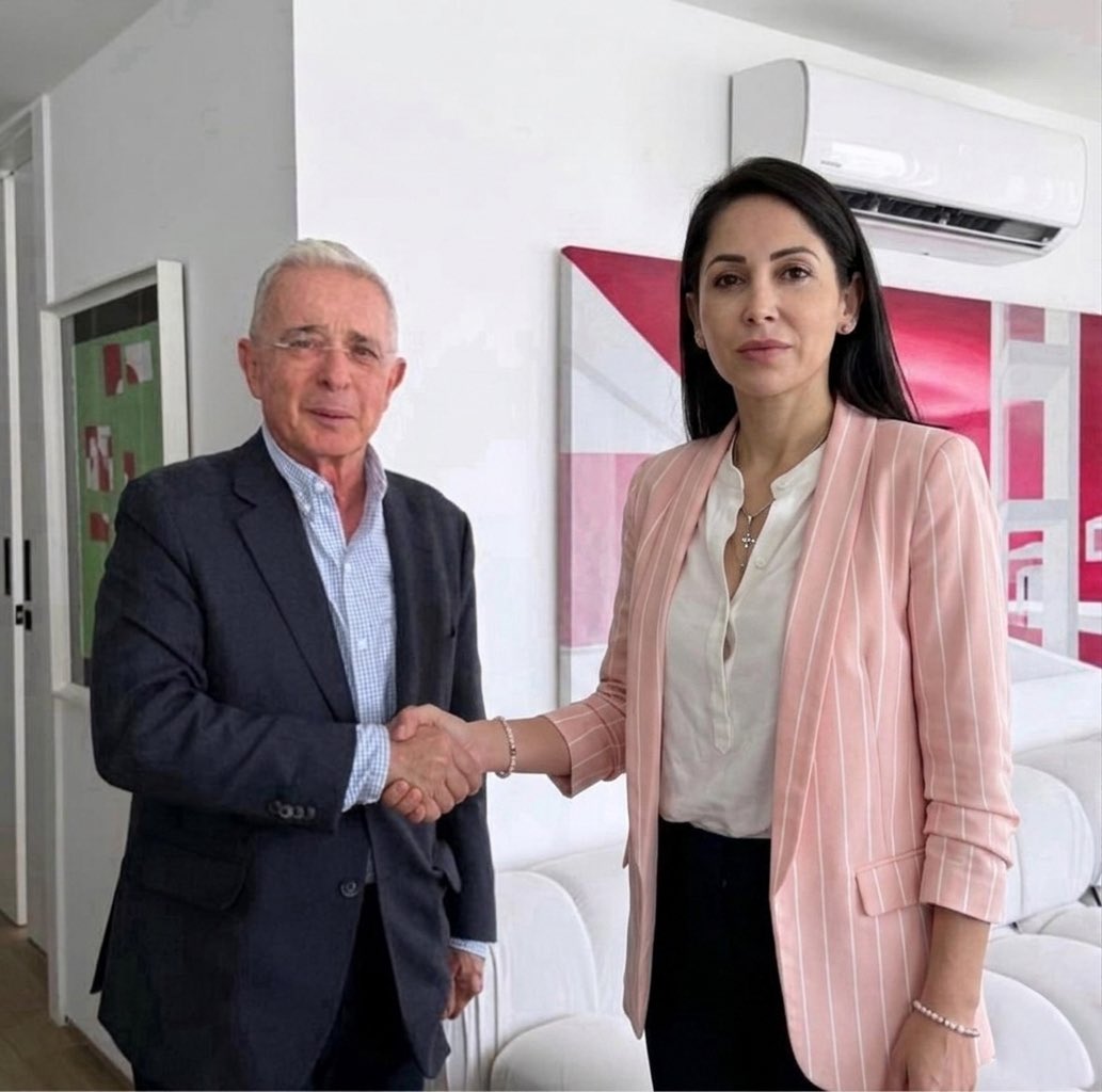 Lo que tanto negaba <a href="/MashiRafael/">Rafael Correa</a>, se filtran las fotos de la verdadera reunión con <a href="/AlvaroUribeVel/">Álvaro Uribe Vélez</a> 
#LosCorruptosSiempreFueronEllos.