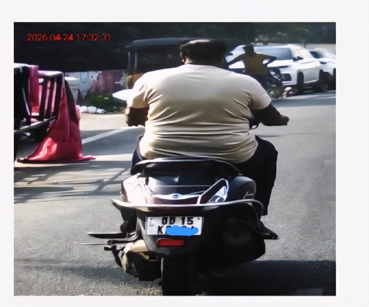 chandrameher's tweet photo. @RTO_SAMBALPUR @STAOdisha @BibhutiJena93 
Day time Harassment !!
Morning 7am photo clicked by
SISIR KUMAR NAYAK, OMVD CONSTABLE is used as 5.30pm and challan 3000/- issued
what kind of cheap trick it is to collect money target?? seek proper investigation and answer. https://t.co/og0AVegm8P