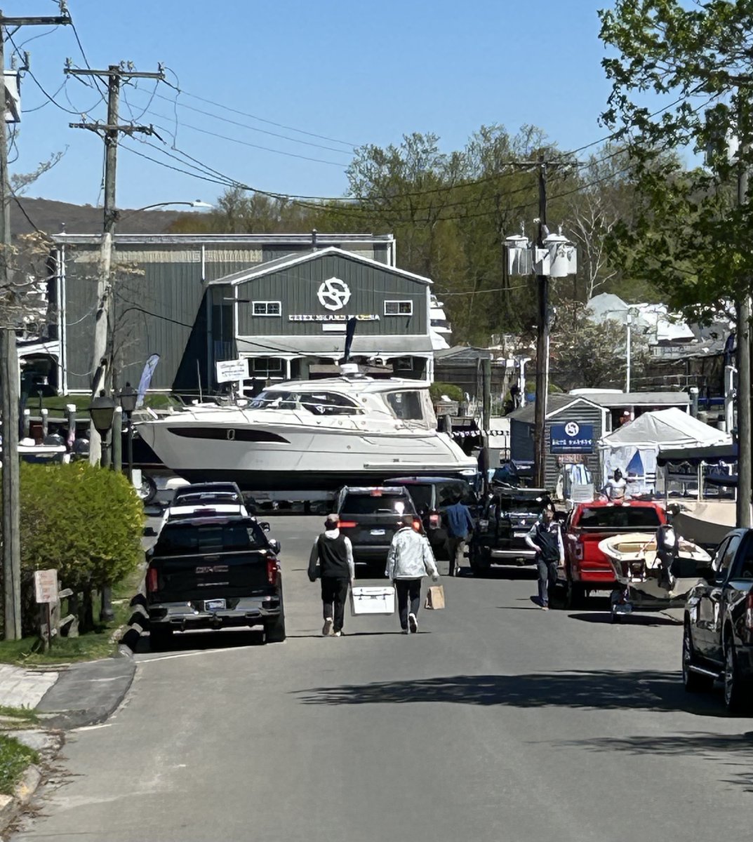 McMichaelYards's tweet image. The Connecticut Spring Boat Show continues today! Stop by and let our team welcome you aboard the Marex 310 Sun Cruiser, designed specifically for fun family boating.
hubs.ly/Q04dsys-0
#marexboats #boating #boatshow #familyboat #boatsforsale
