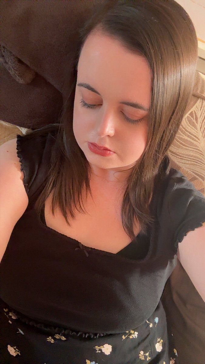 ACNHCarrie's tweet image. Sunny day 🖤✨🌞 #Saturday