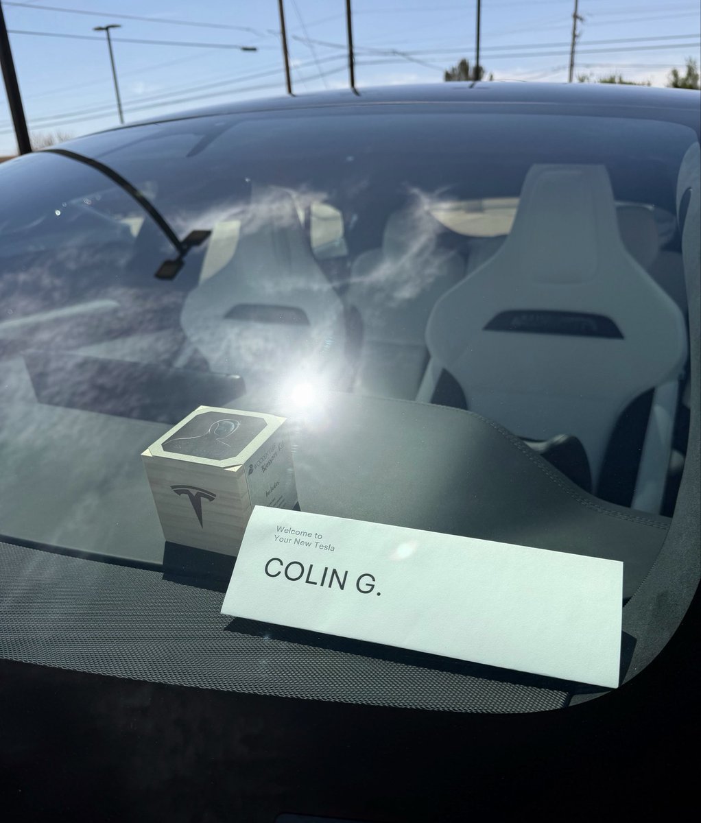 Colin tweet media