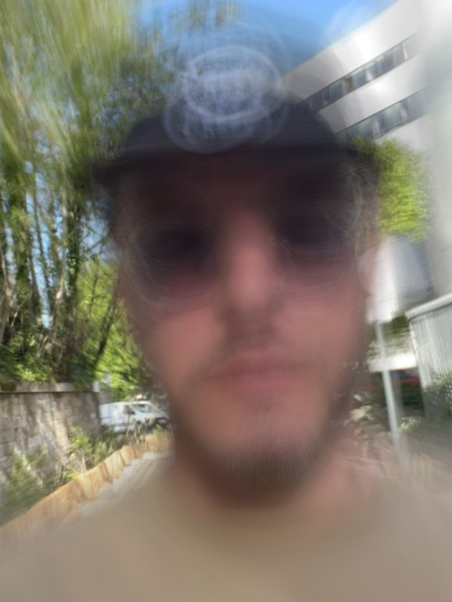 Lo_EyE tweet media