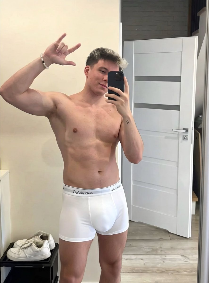 hot genzie photo tweet media