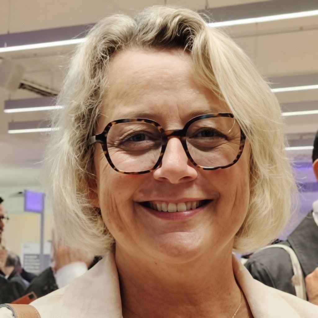 PsyGuy007's tweet image. 🚨 🇫🇷 SCANDALE À QUIMPER : UNE MAIRE SOCIALISTE VEUT INTERDIRE LA FÊTE DES FRANÇAIS ! 

Isabelle Assih, maire PS de Quimper, cherche à faire interdire le banquet du Canon Français prévu le 5 décembre. 

Plus de 1000 billets déjà vendus ? Tant pis pour les Bretons qui voulaient