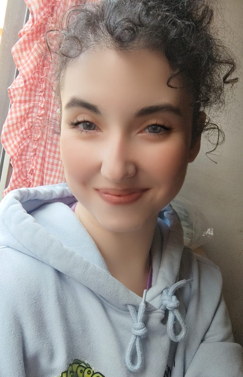 ScarletAeonia_'s tweet image. Hola a todos, menos a los zurdos con una imaginación digna de las mejores historias sci-fi 😂
Espero que tengan un excelente fin de semana 😊 
Por acá, día nublado y con dolor de cabeza 🥲

Les mando abracitos 💕

#KastChileEstáContigo #Panamá2026 #Gamer