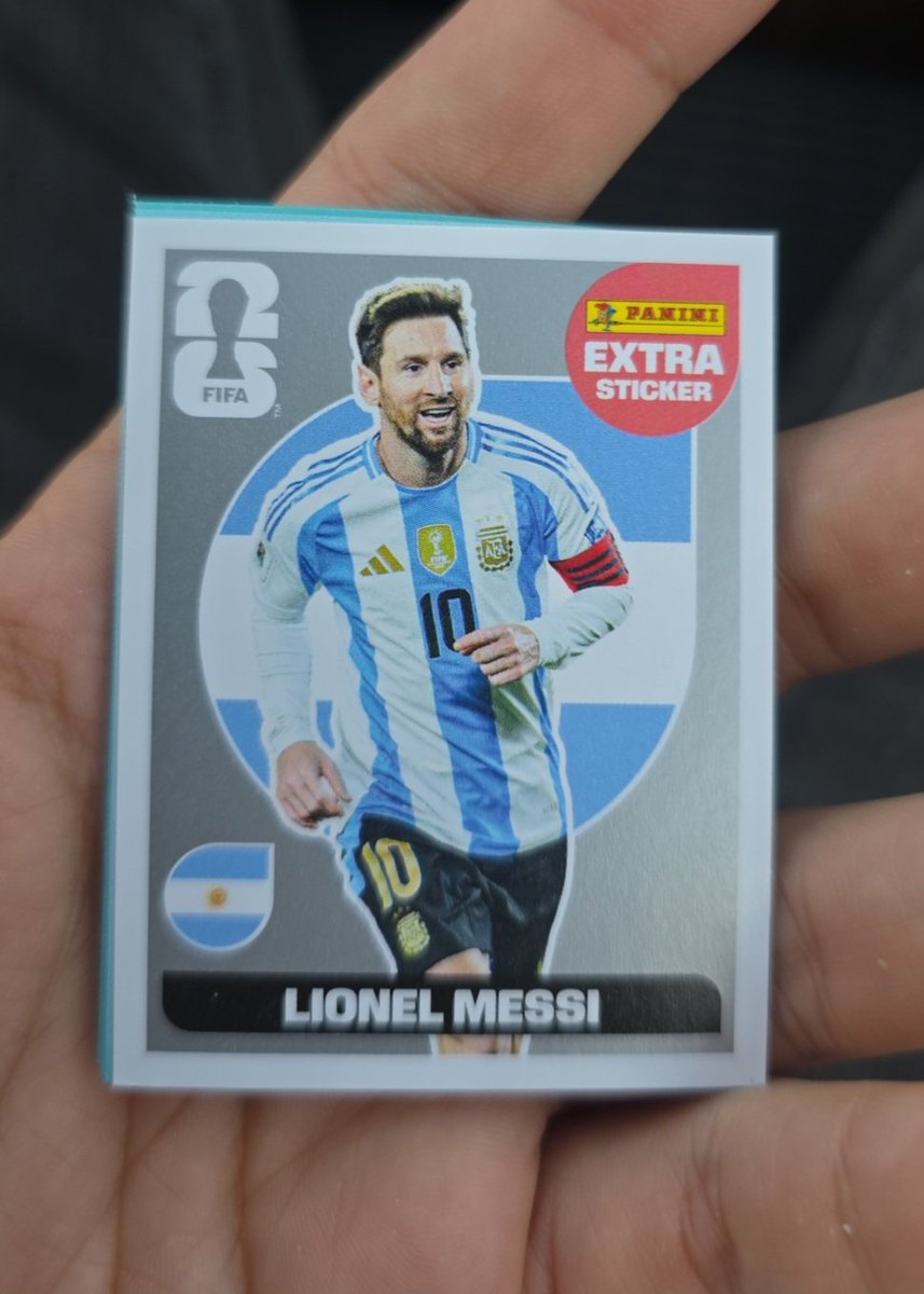kikecamarero's tweet photo. @aitorcards @panini_espana Y yo con el messi extra sticker de plata sin saber que hacer https://t.co/vAW5z6X6OC