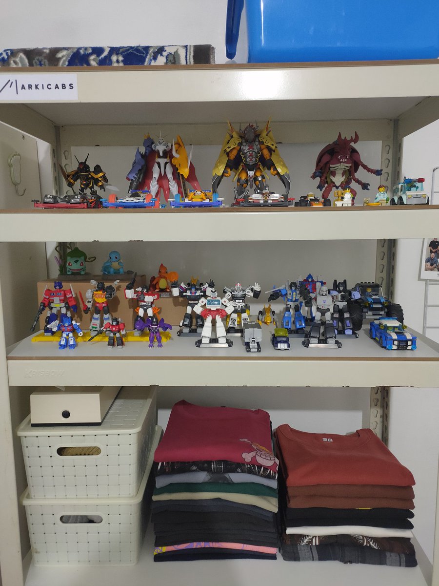 olid1990's tweet photo. @angga_fzn Beli mainan, sama kucing. https://t.co/UURBRnjpeF