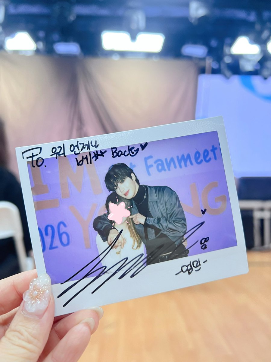 6년 만에 다시 만나게 되어 정말 기뻐요

혹시 저 기억 나나요?
🍞: 어 옛날에 MXM
어 진어? 기억 나나요?
🍞: 응 기억나요
🍞: 진짜 너무 오랜만이에요
🍞: 나 바로 기억하고 있었어
🍞: 바로 MXM

역시 우리 영민이가 짱👍🏻🥹