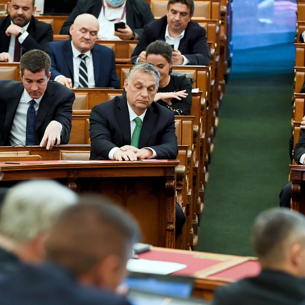 Noirsoldat_'s tweet image. BREAKING: 

Viktor Orban will NOT take his seat in the parliament after 36 years.

"We are working hard on reforming Fidesz, and its leader will be Gergely Gulyas. Right now, I need to reform the party, not to sit in the parliament. We need different people with different skills"