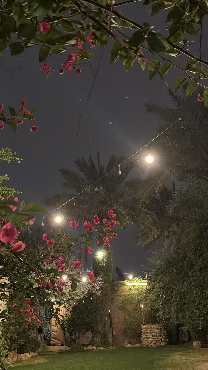 ncm's tweet photo. صبّه بقلبي ثم ملّه ✨ https://t.co/9YcwnzyKUH