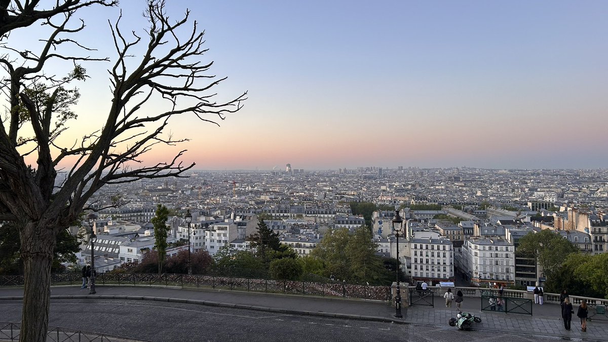 fizikchimie067's tweet photo. Le Paris qui se réveil est mieux que le Paris qui s’endort https://t.co/Y5ZKyEUyI5