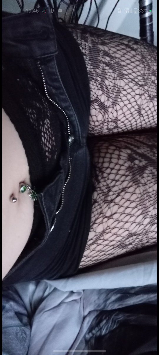 (mar)celyn🐒 tweet media