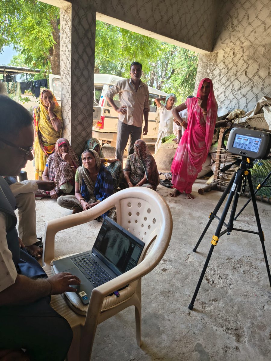 આજ રોજ આયુષ્માન આરોગ્ય મંદિર હેલોદરના ખાતું પગીના મુવાડા અને ભોલા ભાઠોડા ગામમાં આયુષ્માન આરોગ્ય શિબીર યોજાયી.

જેમાં વિવિધ આરોગ્ય સેવાઓ સાથે Hand Held X-Ray દ્વારા X-Ray પાડવામાં આવ્યા.
#TBMuktBharat #HandHeldXray 

<a href="/CollectorArv/">Collector & District Magistrate, Arvalli</a>