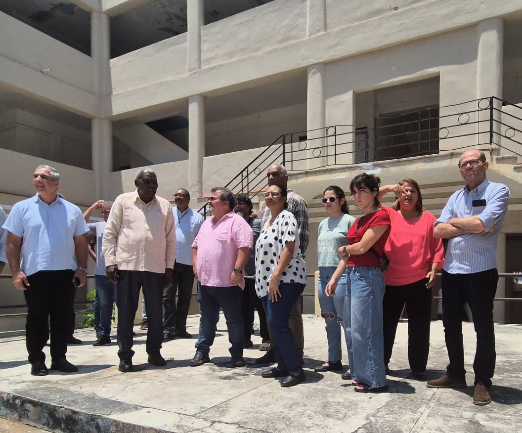 AsambleaCuba's tweet photo. Esteban Lazo, presidente de @AsambleaCuba🇨🇺, recorrió la instalación donde se ejecuta la nueva sede del ISDI. https://t.co/cUYB8l5uFx