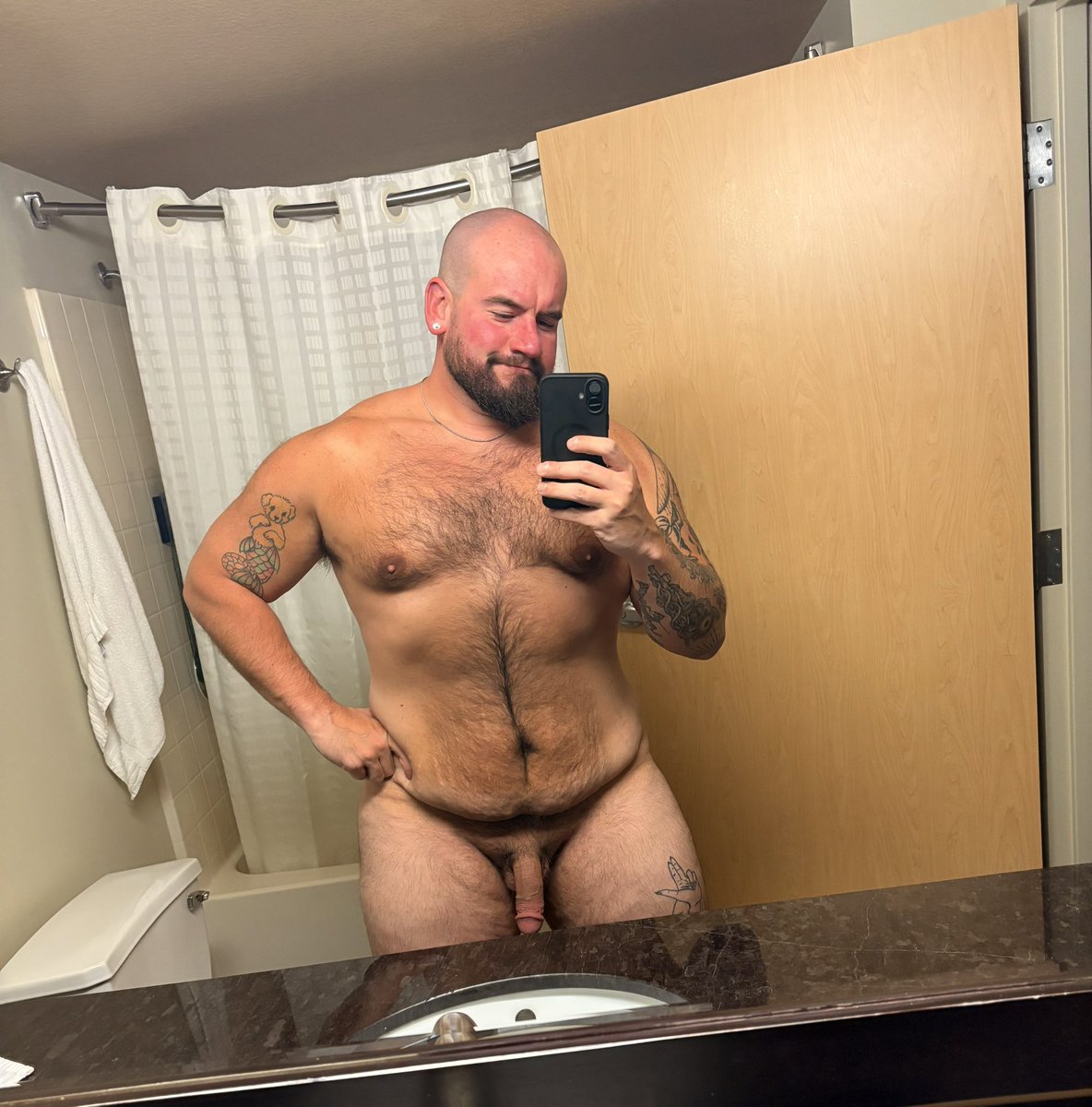 theILBear's tweet photo. so god damn feral https://t.co/p8HEPcO9M5