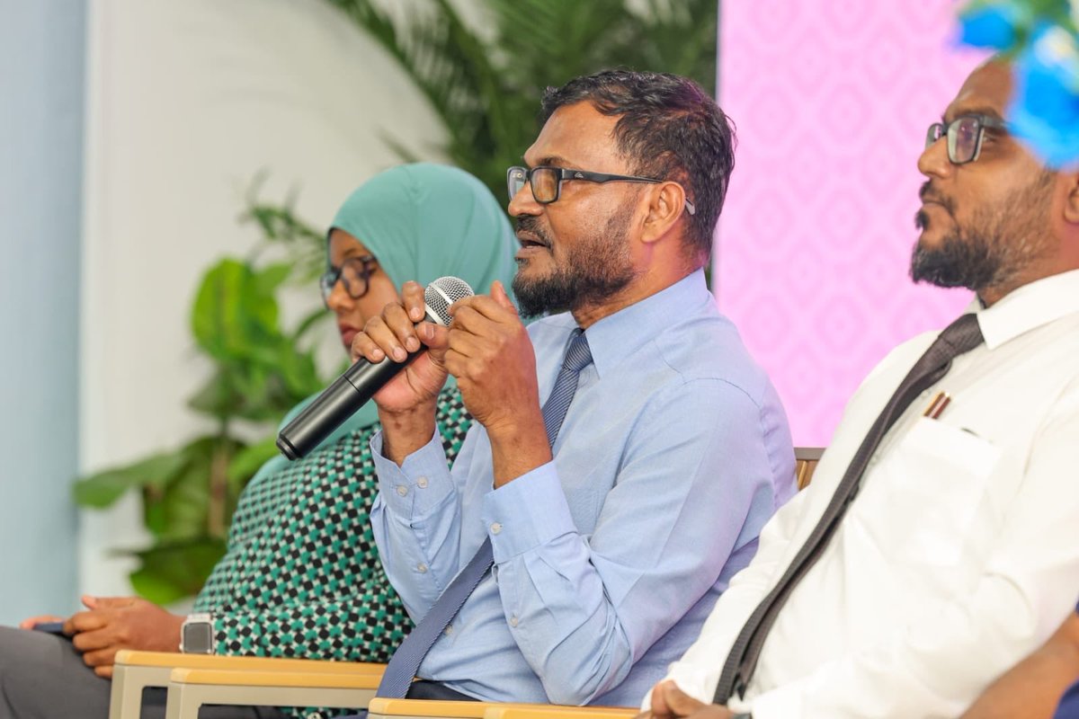MoHmv's tweet image. An interactive expert panel and Q&amp;amp;A session was held, moderated by Hassan, with Dr. Mohamed Ali, Dr. Ahmed Ashraf, Ibrahim Nishan Ahmed, and Ramla Wajeeh. The discussion focused on the national roadmap for strengthening Primary Health Care.
#HealthExperts #PublicHealth