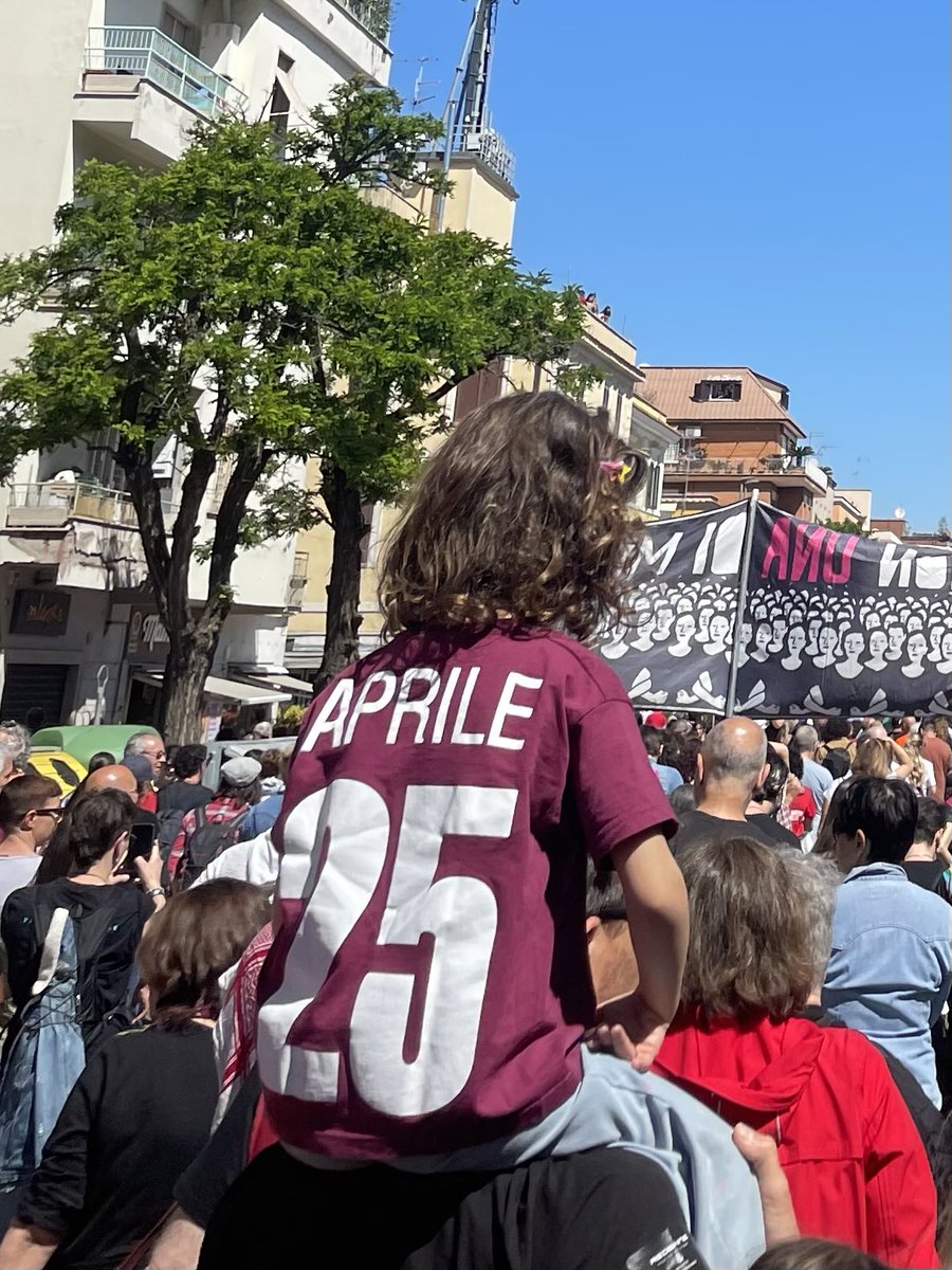 elesl_'s tweet photo. Nella squadra dell’antifascismo abbiamo: https://t.co/Sf1ZMKEYFc