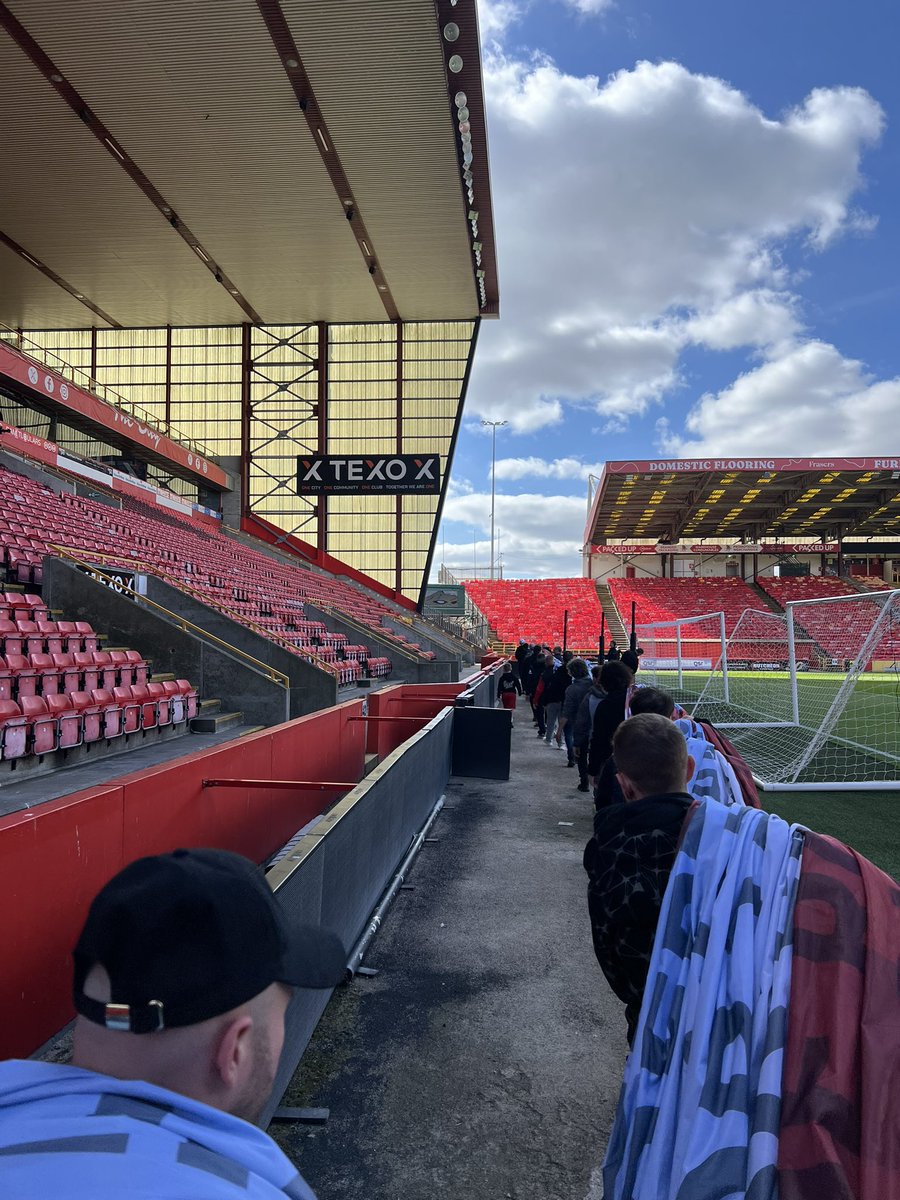 AberdeenFCSEM's tweet photo. Big thanks to the Display Team for the @afcfansproject surfer activation today.
And hats off to @dollydigital for the fantastic design incorporating 1100 names onto the banner.
If you are interested in being part of the Display Team drop me a DM. https://t.co/X37K89f44G