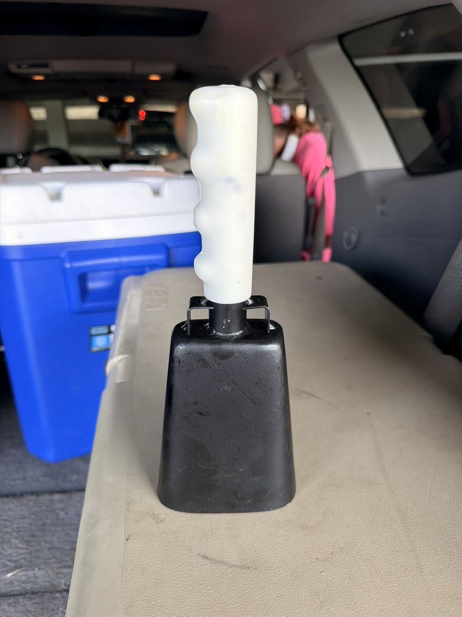 MeadorsDennis's tweet image. Appreciate @JimSlimmy93 for the gift of a cowbell. Had to add some Arkansas flair to it. Thank you my brother from another baseball mother. 
#GrowTheGame
