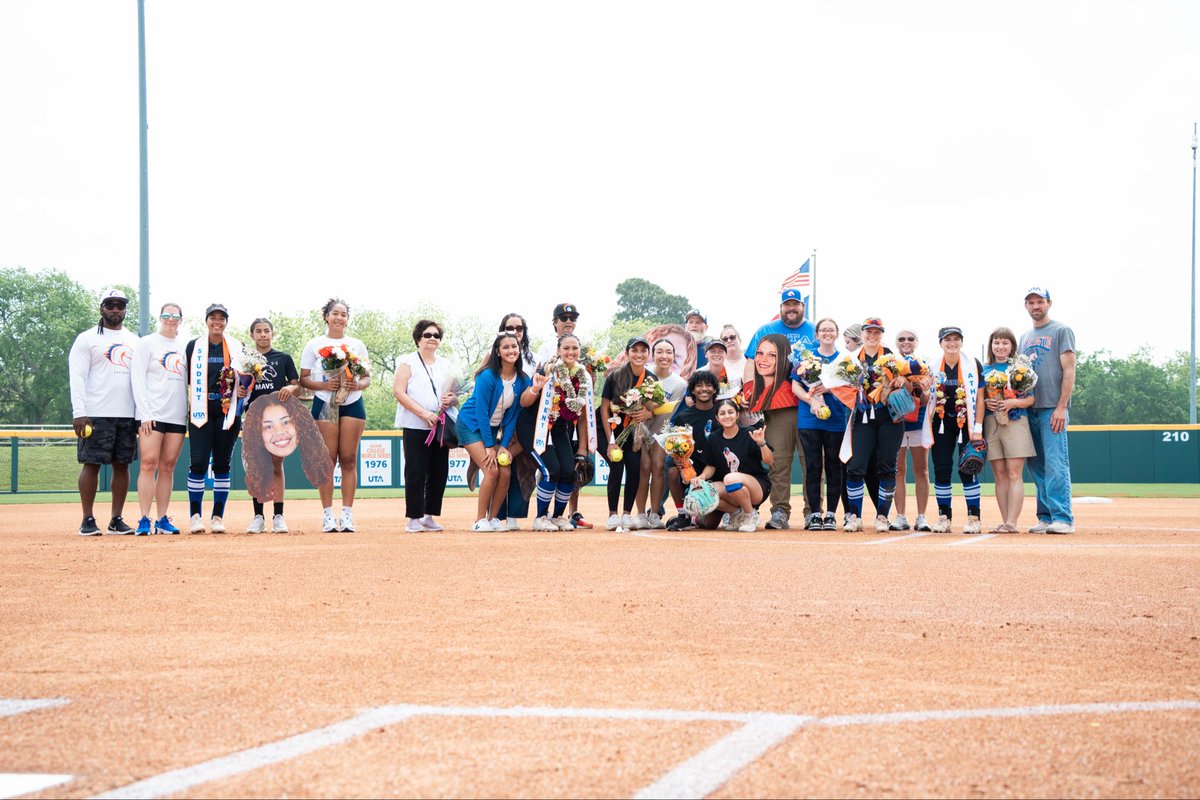 UTAMavsSB's tweet photo. WE 🫶 OUR SENIORS!!!

#BuckEm🐎  #SeniorDay https://t.co/fTBCJ6YOjF