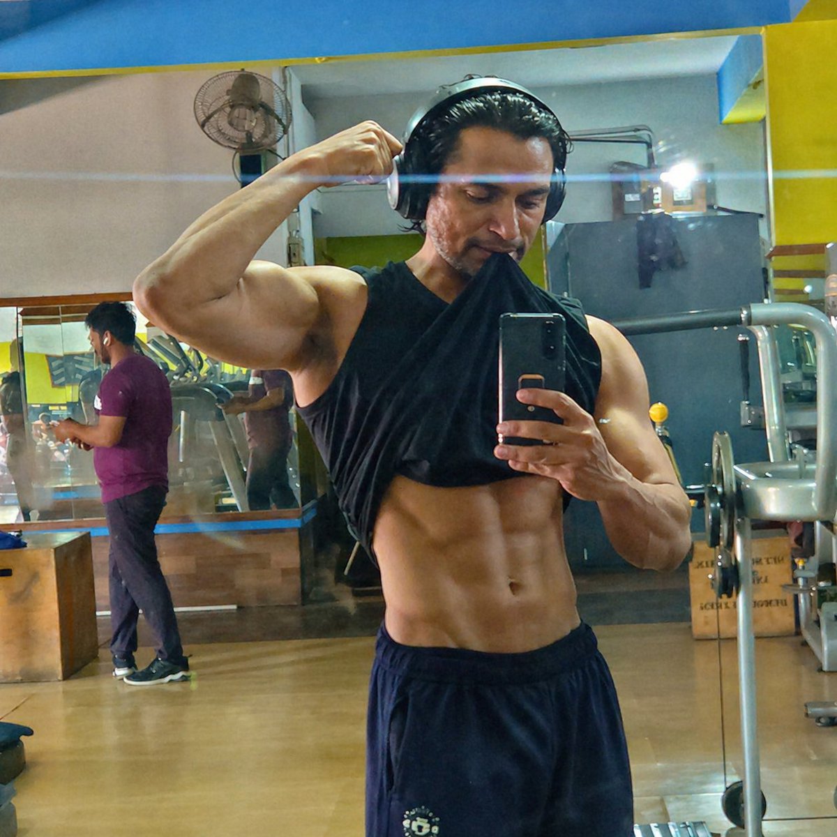 PankajT25729227's tweet image. Grind mode activated 💪

#abs #absworkout #fitness #bodybuilding #aesthetic