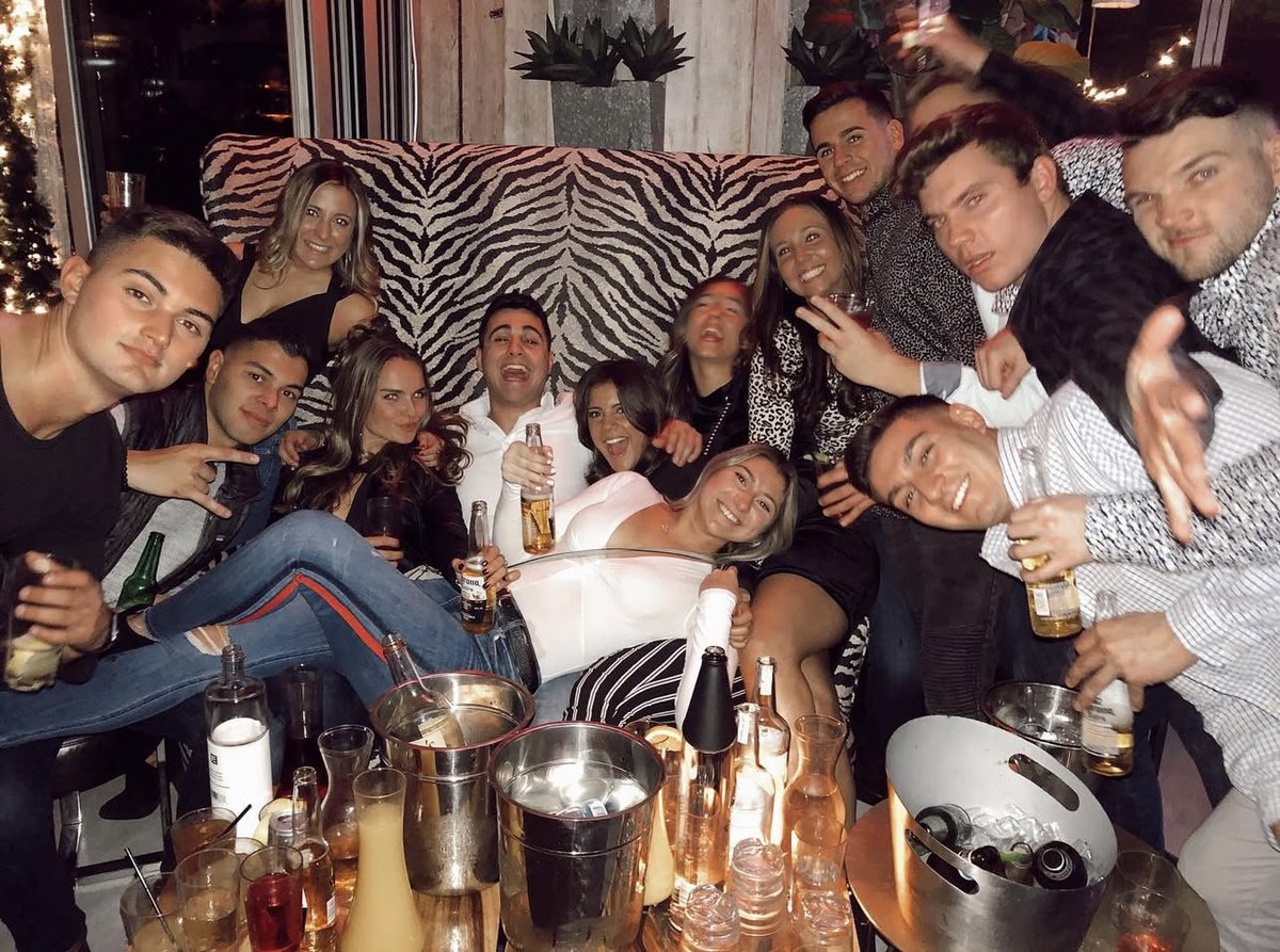 MonarchLounge's tweet image. Crew assembled ✔️ Let’s go.

📸: @jaimeriso

#saturdays #saturday #weekendvibes #crew #bottleservice #monarchrooftop #monarchnyc #nyc