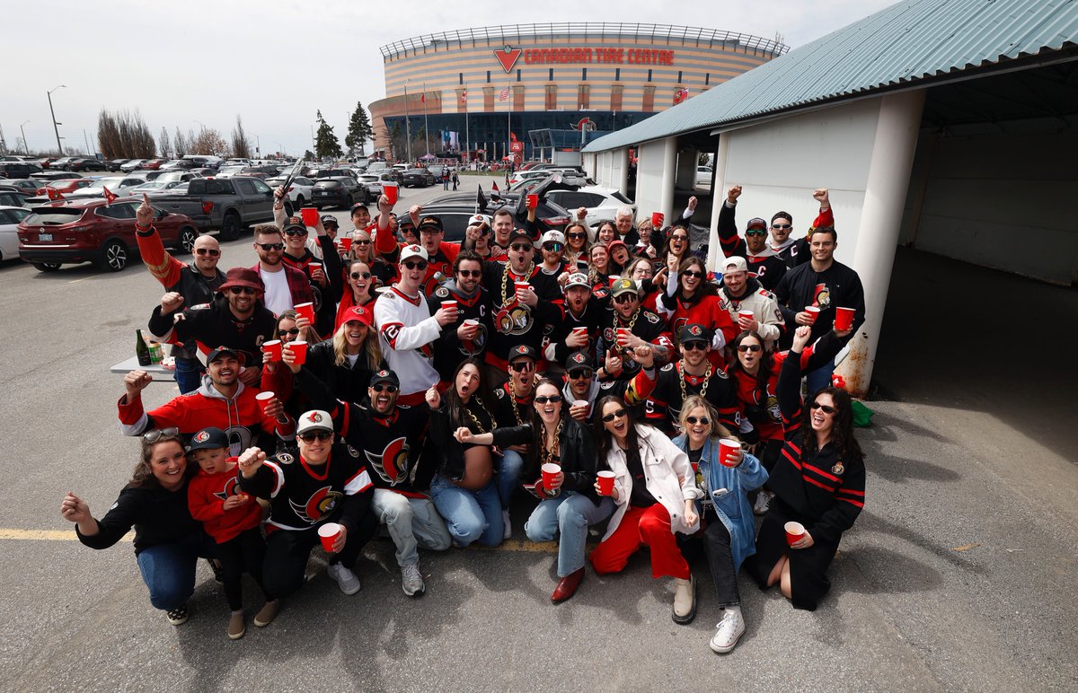 tonysunphoto's tweet image. #Ottawa #Senator fans arriving at the Canadian Tire Centre for game four of the #playoffs against the #Carolina #Hurricanes in Ottawa Saturday. @OttawaCitizen @SunGarrioch #SENS #Senators #NHL
