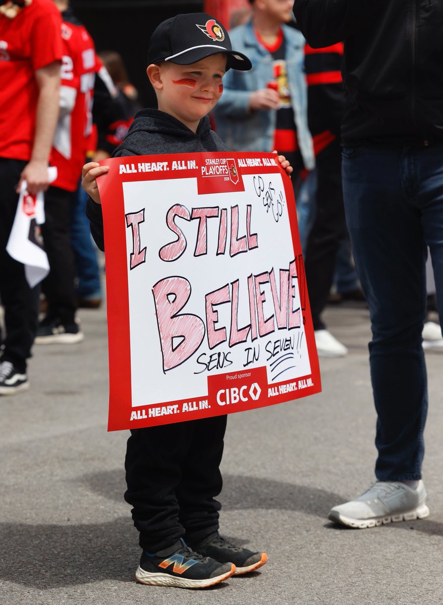 tonysunphoto's tweet image. #Ottawa #Senator fans arriving at the Canadian Tire Centre for game four of the #playoffs against the #Carolina #Hurricanes in Ottawa Saturday. @OttawaCitizen @SunGarrioch #SENS #Senators #NHL