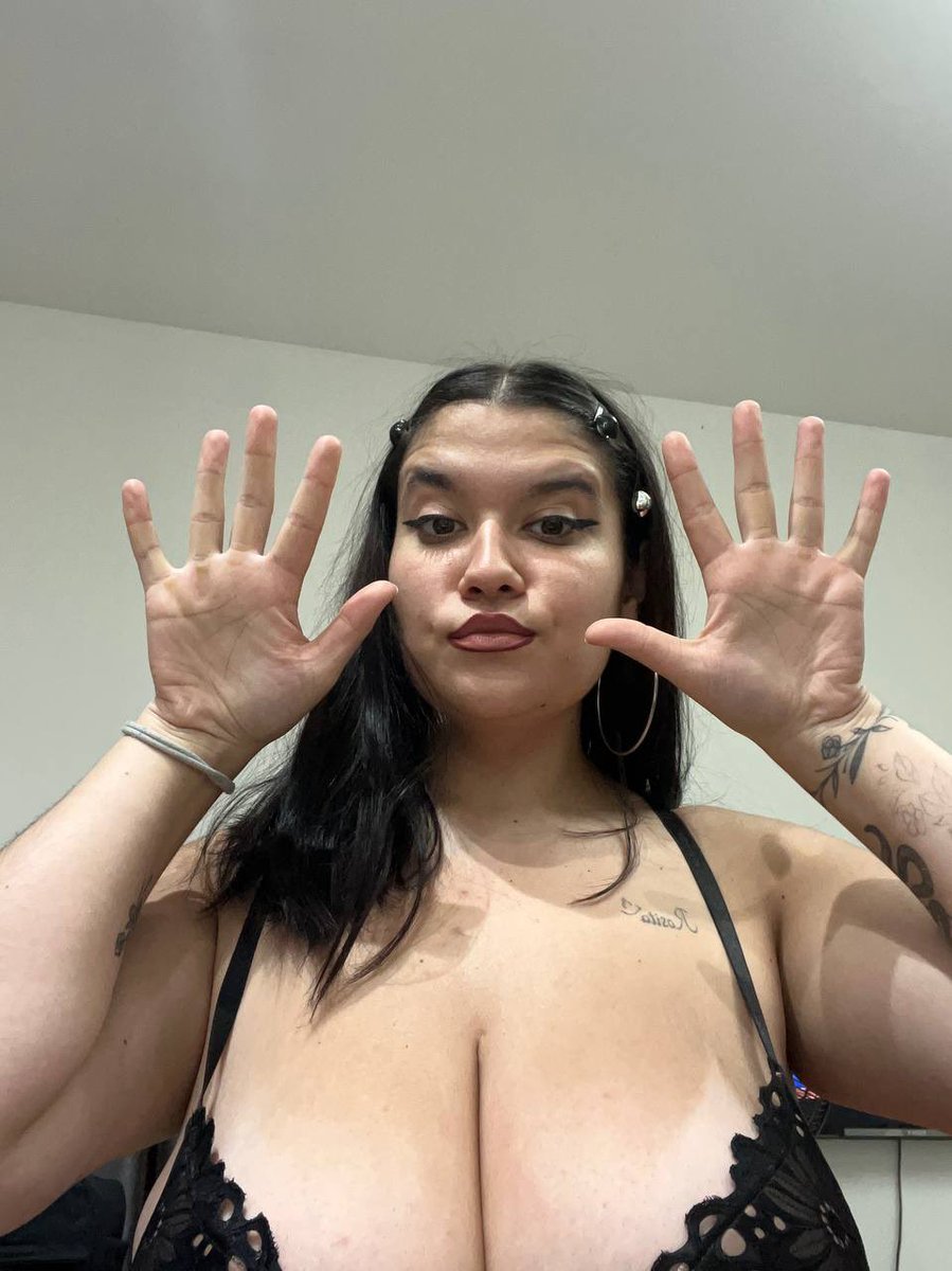 Ashley Ekin tweet media
