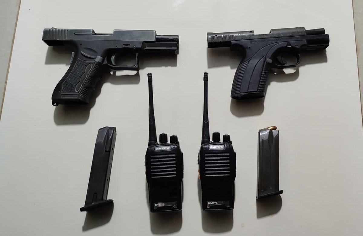 OPERATIVO ATLAS-022

APRESADA MUJER INTEGRANTE, CUSTODIO Y ALMACENAMIENTO DE ARMAS AOAR DELITOS HIDROCARBURÍFEROS. 

La operación fue llevada a cabo por la Policía Nacional en la Cooperativa Los Rosales, 4ta etapa, en Santo Domingo de los Tsáchilas donde allanaron un inmueble