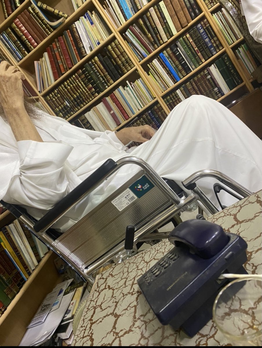 َ

فتشبَّهوا .. إن لم تكونوا مثلَهم
إنّ التشبّه بالكِرامِ .. فلاحُ

لـ السهروردي

ِ
