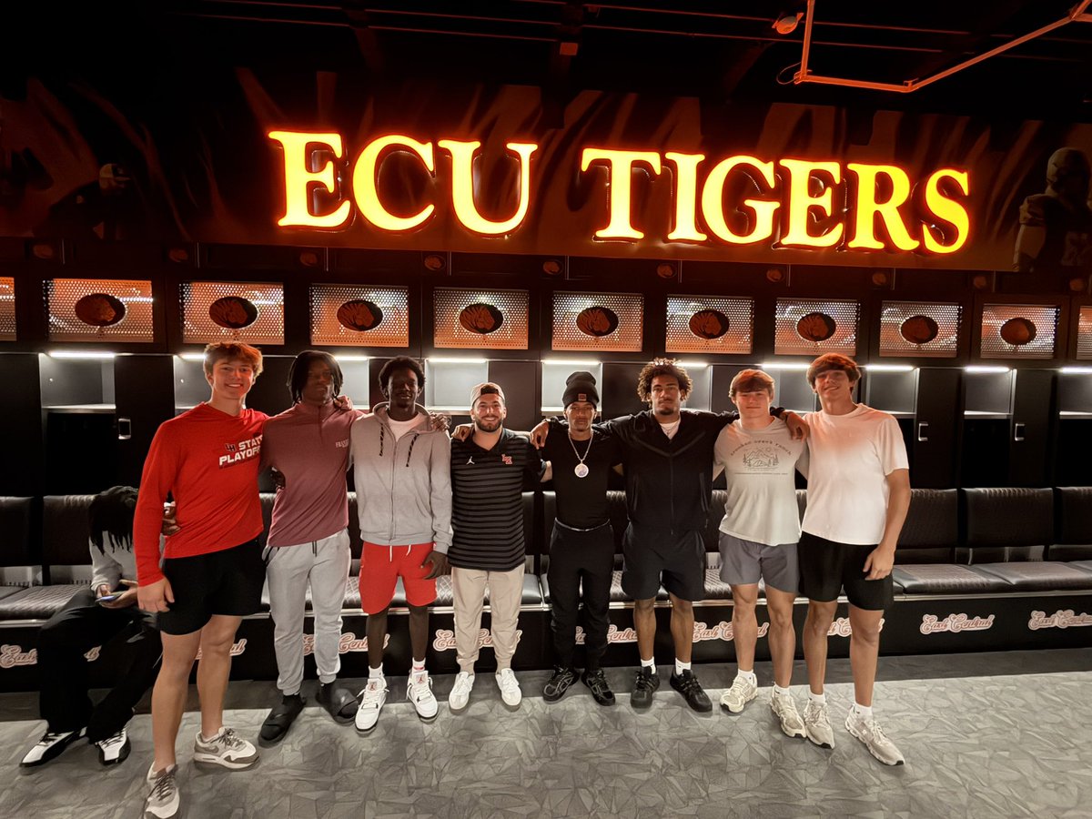 coachmurph__'s tweet photo. Appreciate the whole ECU staff for having us out!!
#RecruitLH https://t.co/4WZrxLoSSH