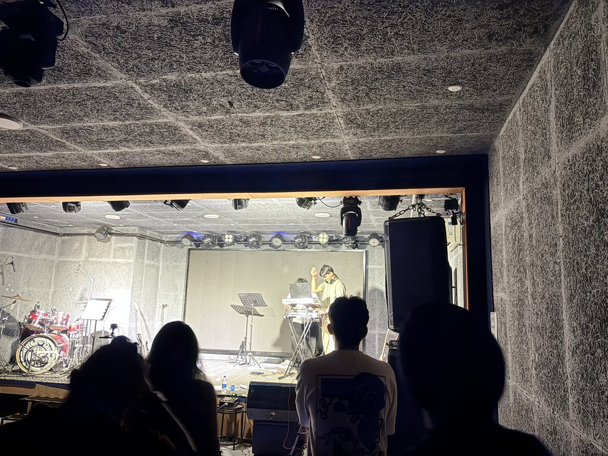 shivambhotika's tweet photo. what a set by @pranavmaine &amp; @pingrishabh 

courtesy @yeatzus / @icrave_it

mere dholna came on and the pseudo-bengali in me realy clocked in https://t.co/zXJWYNAA0r