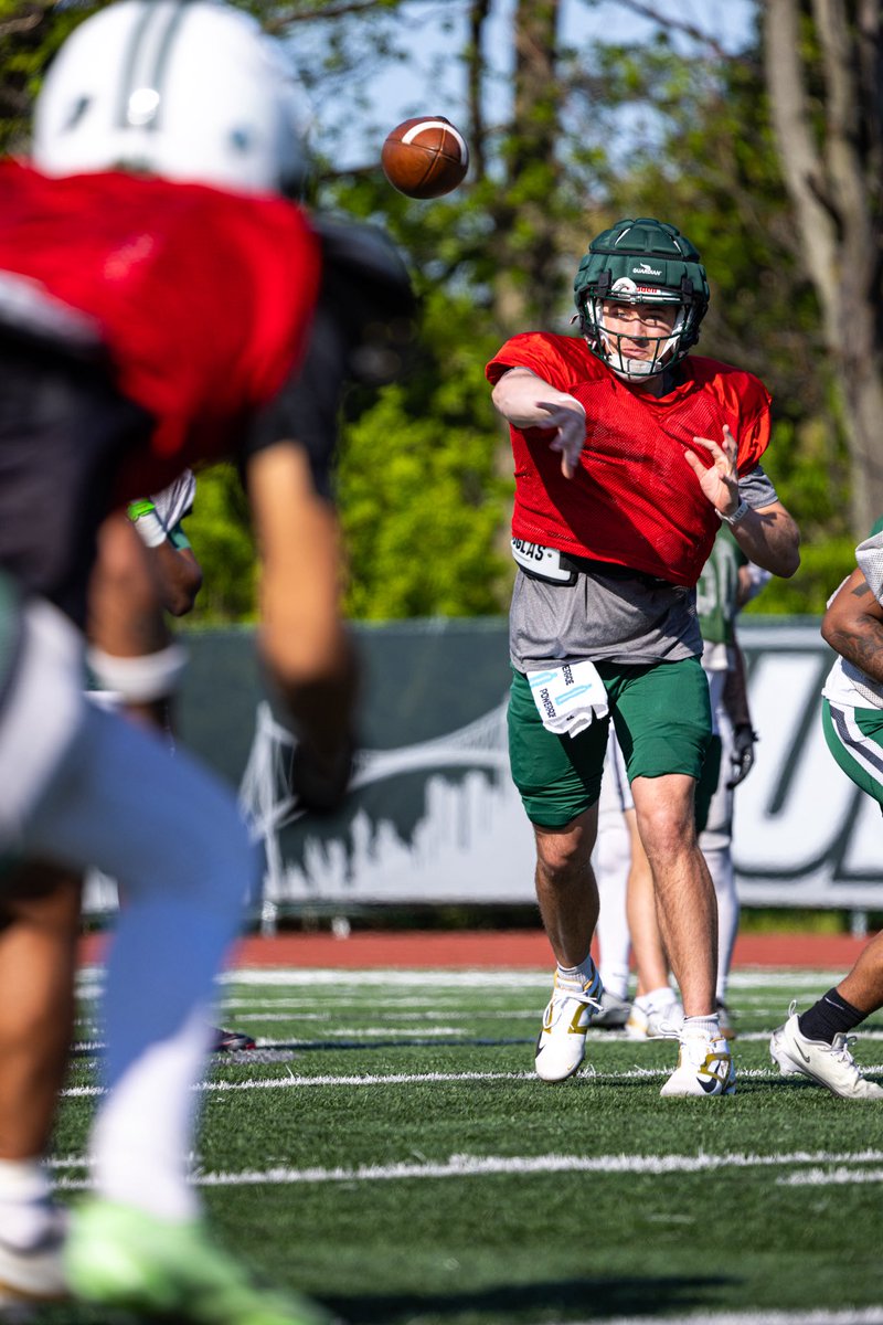 Wagner_Football's tweet photo. Compete😤

#LetsFly https://t.co/9WtGeHwG95