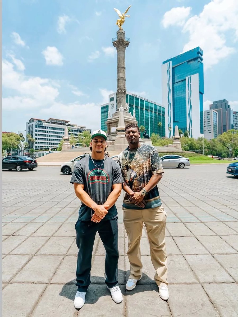 Alek Thomas y Geraldo Perdomo en el Ángel de la Independencia en la Ciudad de México 🇲🇽⚾
#beisbol #baseball #México