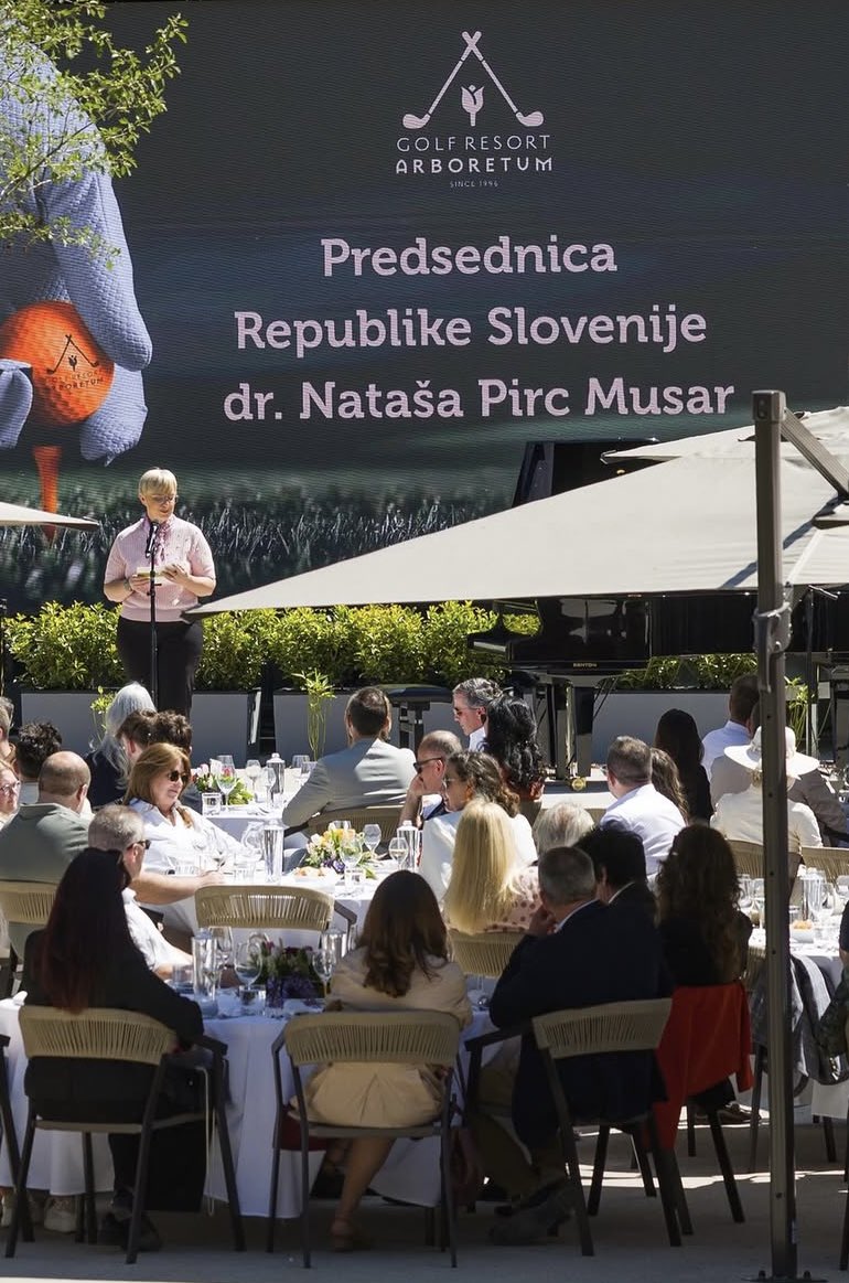 BojanPožar tweet media